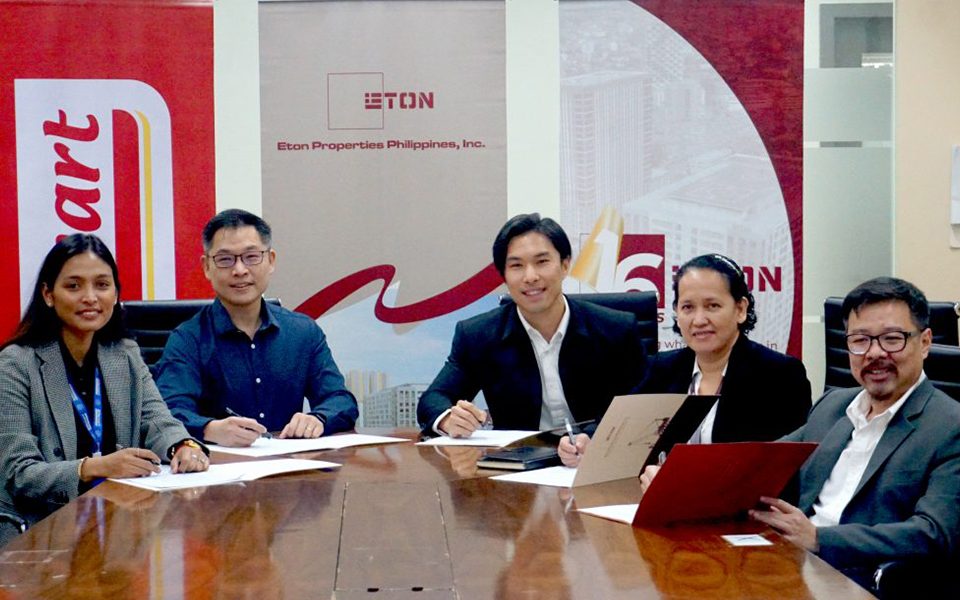 Kyle C. Tan, Eton Executive Director, and Harvey T. Ong, Alfamart Philippines COO together with Eton and Alfamart representatives MOA signing ceremony