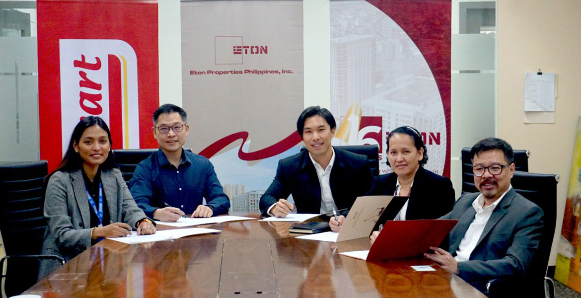 Kyle C. Tan, Eton Executive Director, and Harvey T. Ong, Alfamart Philippines COO together with Eton and Alfamart representatives MOA signing ceremony